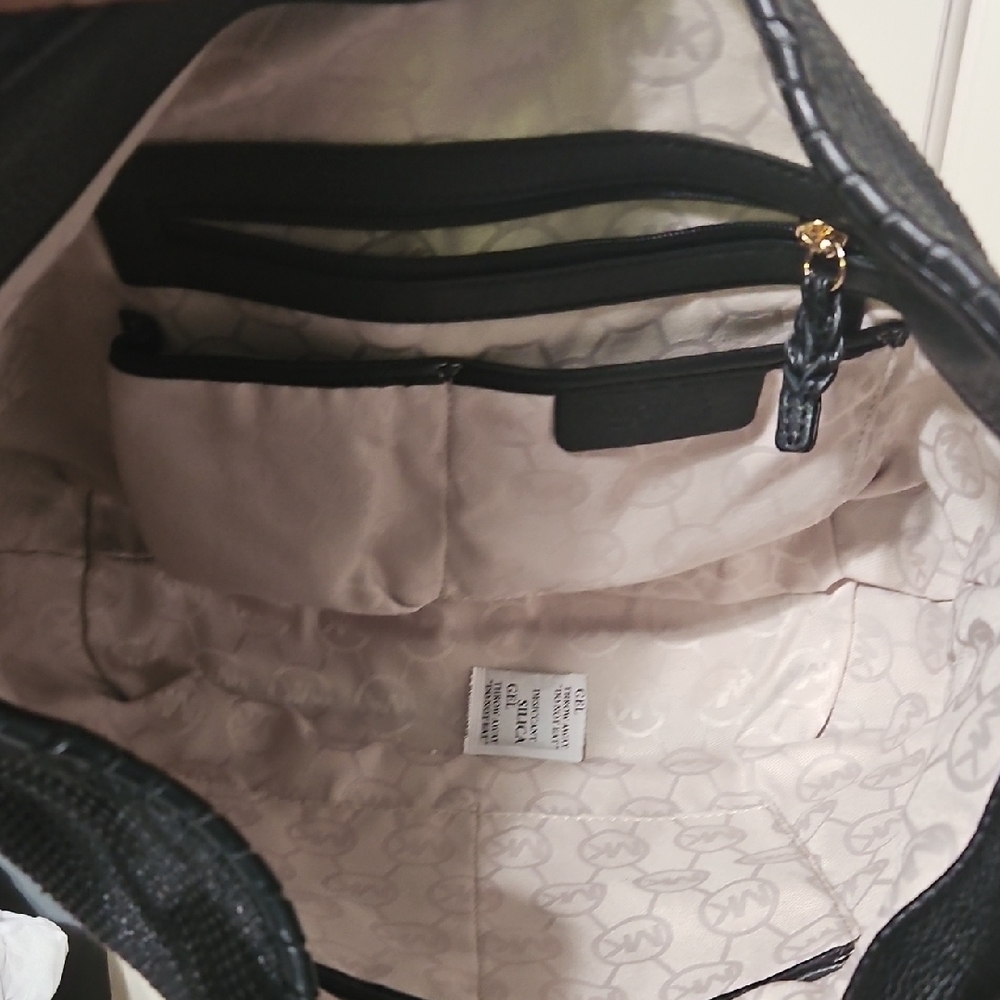 Michael Kors NWT Black Hobo Straw Bag with Gold Accents - Picture 8 of 10